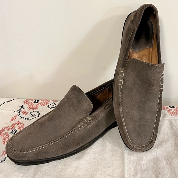 Johnston & Murphy Men\'s Size 11 Grey Suede Loafer.
